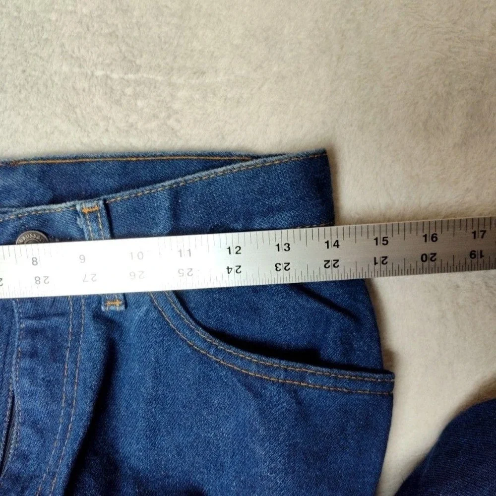 Vintage Levis Jeans Mens 28x33 Blue Straight Dark Denim 5-Pocket Relaxed Fit USA